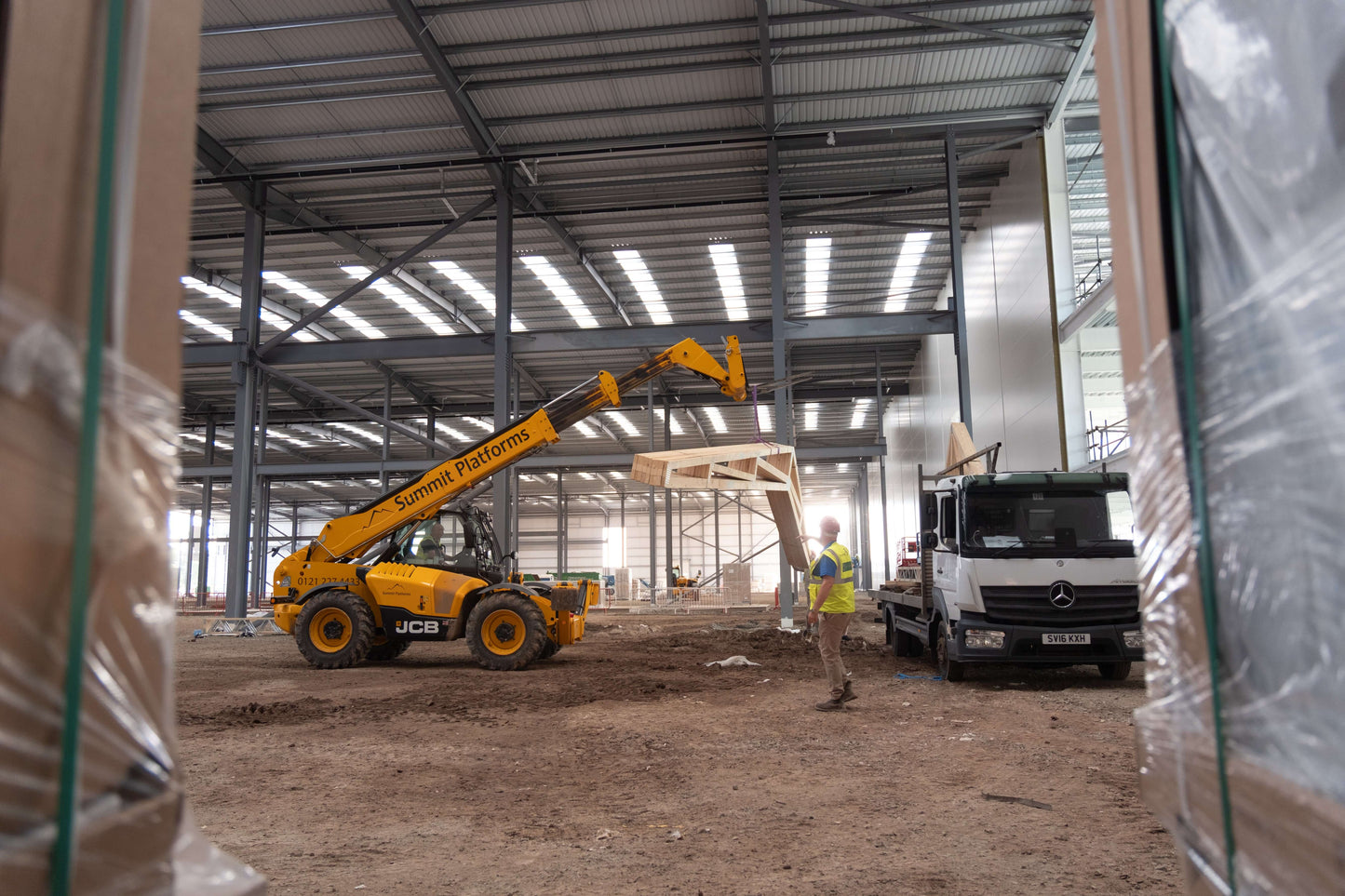 teleporter moving roof trusses from a lorry